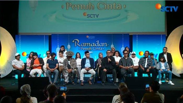 Deddy Mizwar dan pemain Para Pencari Tuhan Jilid 17 “Buronan Surga” saat konferensi pers.