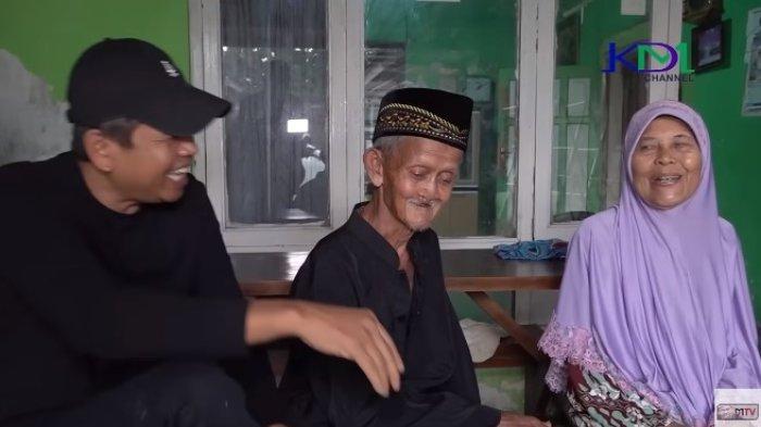 Dedi Mulyadi bersama pasutri Aki Jaya dan Mak Ukasih yang akad nikahnya viral di Subang.