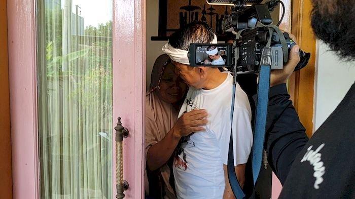 Dedi Mulyadi mengunjungi ibu dari Pegi Setiawan, yang kini jadi tersangka kasus Vina Cirebon.