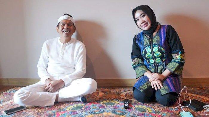 Dedi Mulyadi saat bertemu dengan Putri Maya Rumantir, Pengacara Kasus Vina Cirebon. Dok Pribadi