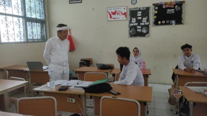 SIDAK SEKOLAH - Gubernur Jawa Barat terpilih, Dedi Mulyadi, melakukan kunjungan mendadak ke SMAN 7 Cirebon, pada Jumat (7/2/2025) pagi. Dedi menegaskan, ia datang ke SMAN 7 Cirebon untuk menyelesaikan permasalahan terkait PDSS yang berpotensi menghambat ratusan siswa mendaftar SNBP.