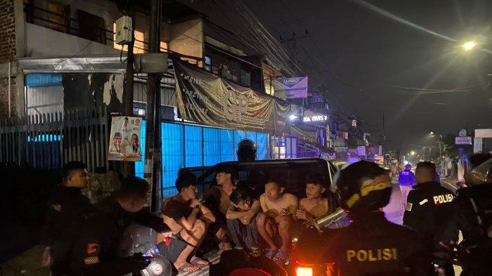 Delapan anggota geng motor diamankan saat ugal-ugalan dan meresahkan masyarakat di Jalan Cihanjuang, Kota Cimahi, Sabtu (29/7/2023) dini hari.
