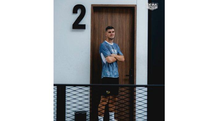 NICK KUIPERS - Dewa United secara resmi mengumumkan pemain baru mereka, Kamis (26/6/2025). Pemain baru yang dikenalkan oleh Dewa United FC bukan lain adalah legenda Persib Bandung, Nick Kuipers.