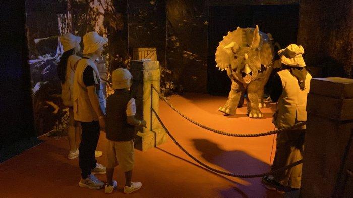 Dino Ride dan Dino Land yang ada di Lembang Park Zoo