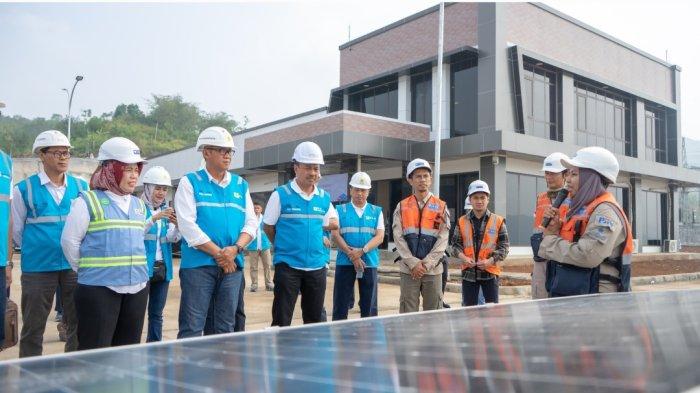 Deputi Kepala Badan Pengawasan Keuangan dan Pembangunan (BPKP) Bidang Akuntan Negara, Sally Salamah, melaksanakan agenda kunjungan lapangan langsung ke lokasi proyek pembangunan Pembangkit Listrik Tenaga Surya (PLTS) Terapung Cirata.