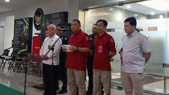 KONFERENSI PERS - Direktur Penyidikan Jaksa Agung Muda Pidana Khusus Kejaksaan, Agung Abdul Qohar, saat konferensi pers di Gedung Kartika Kejaksaan Agung, Jakarta, Rabu (26/2/2025). Dua pejabat Pertamina Patra Niaga ditahan.