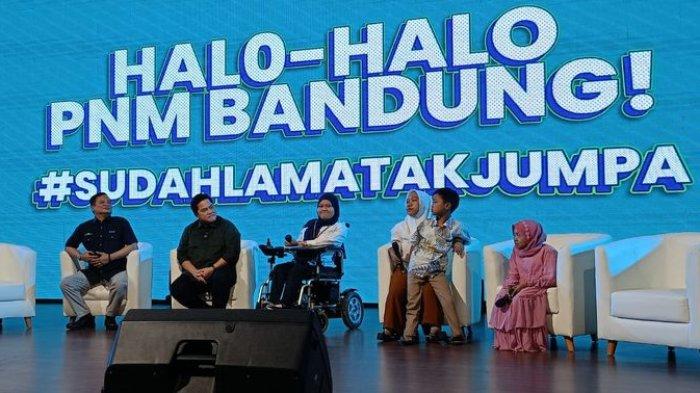 Direktur Utama PNM, Arief Mulyadi (kiri), dan Menteri BUMN, Erick Thohir (kedua dari kiri), pada acara silaturahmi dengan keluarga besar PNM di Gedung Budaya Sabilulungan, Soreang, Kabupaten Bandung, Sabtu (16/9/23).