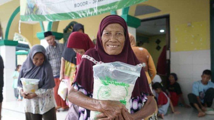 Penerima manfaat Dompet Dhuafa- Dompet Dhuafa mengumumkan akumulasi kenaikan penghimpunan dana zakat, infak, sedekah, wakaf selama Ramadan 1445 H sebesar 5,17 persen. 