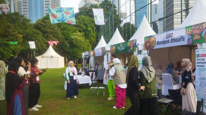 FESTIVAL RAMADHAN - Dompet Dhuafa menggelar festival untuk menyambut Ramadan 1446 Hijriah. Acara ini berjudul “Festival Semesta Ramadan Dompet Dhuafa: Berzakat Kerennya Gak Ada Obat”. Acara digelar di Taman Softball, Kompleks Stadion Gelora Bung Karno (GBK), Sabtu (8/2/2025).