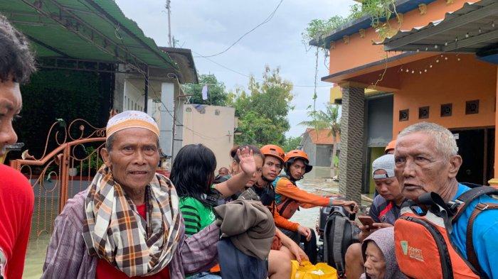 Demak kembali dilanda banjir, Disaster Management Center (DMC), Dompet Dhuafa Volunteer (DDV) dan Dompet Dhuafa Jawa Tengah terjunkan tim respons untuk penanganan banjir yang melanda Kabupaten Demak, Jawa Tengah, pada Senin (18/3/2024).