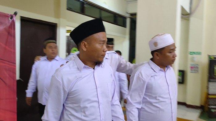 Enam terpidana kasus Vina Cirebon tiba di Pengadilan Negeri (PN) Cirebon untuk menjalani sidang Peninjauan Kembali (PK) perdana pada Rabu (4/9/2024).