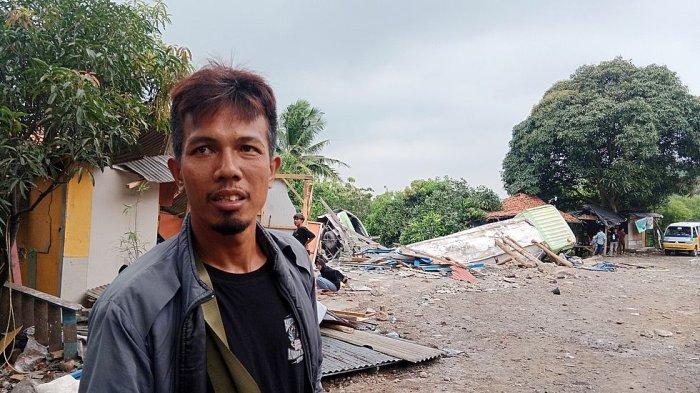 Enang Kosasih (36), adik ipar korban Ujang Roni, saat diwawancara TribunJabar.id, di lokasi kejadian, Jumat (26/1/2024) sore. Ujang merupakan korban meninggal dunia akibat terseruduk tronton tangki bermuatan semen yang oleng dan nyungsep di Jalur Bandung-Cirebon, Jumat (26/1/2024) pagi