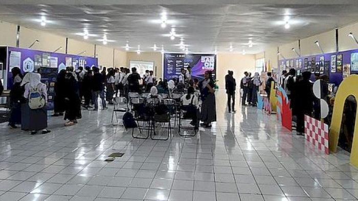 Suasana Expo Sabotage STMIK AMIK Bandung On Stage di Jalan Jakarta No 28, Bandung Selasa (3/10/2023).