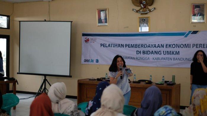 PLN Unit Induk Pembangunan Jawa Bagian tengah (PLN UIP JBT) secara konsisten menjalankan program kesetaraan gender bagi perempuan di wilayah pembangunan PLTA Upper Cisokan Pumped Storage (UCPS).