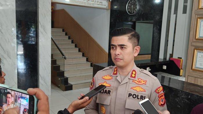 WAWANCARA - Kapolres Garut AKBP Fajar M Gemilang memberikan keterangan terbaru terkait kasus dugaan pelecehan yang dilakukan oleh dokter kandungan di Garut, Jawa Barat. Polisi akan segera naikan status hukum terduga pelaku, Rabu (16/4/2025).