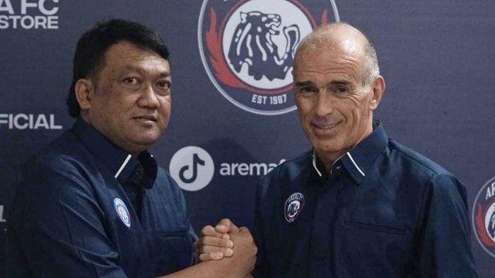 Fernando Valente (kanan), pelatih baru Arema FC berasal dari Portugal.