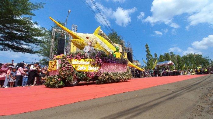 Puluhan Kendaraan Hias