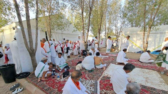 Foto ilustrasi situasi di Arafah saat wukuf. Jajaran petugas kloter dan Panitia Penyelenggara Ibadah Haji (PPIH) tengah berupaya keras menemukan jemaah haji yang belum kembali ke rombongan sejak masa puncak haji, 27 Juni 2023.
