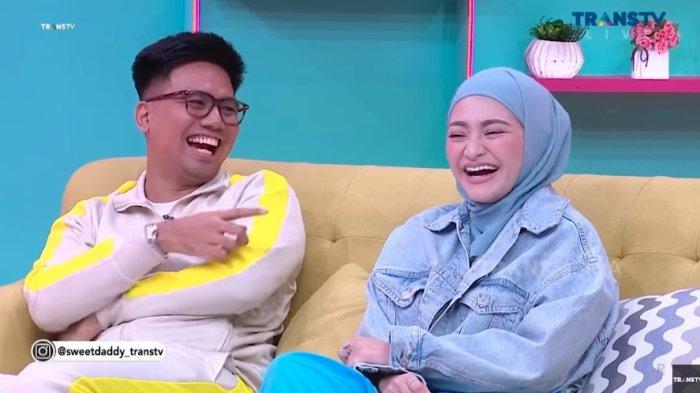 Frans Faisal pasang badan untuk Nathalie Holscher yang dihujat warganet karena dekat dengannya pada acara Sweet Daddy di Trans TV yang tayang pada Rabu (14/9/2022).