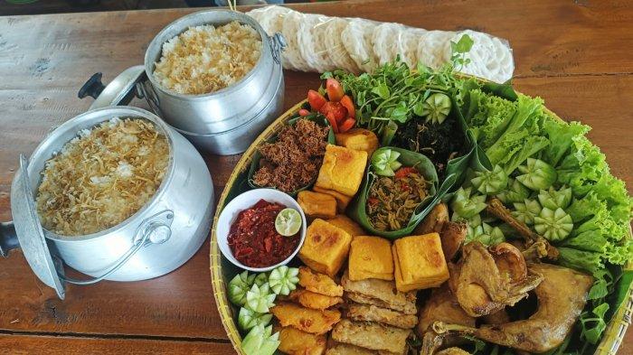 CITA RASA BUDAYA SUNDA - Gedong 55, sebuah restoran yang terletak di Jalan Jenderal Sudirman, No 55, Kota Cimahi, menyajikan lebih dari sekadar makanan. Restoran ini menghidupkan kembali keindahan dan cita rasa budaya Sunda melalui sebuah pengalaman kuliner yang otentik. 