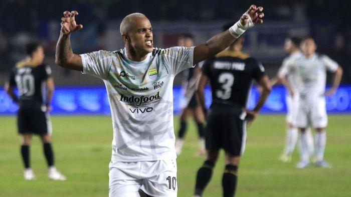 RAYAKAN GOL - Gelandang Persib Bandung. Wiliam Marcilio, merayakan gol ke gawang Dewa United pada laga Piala Presiden 2024 di Stadion Si Jalak Harupat, Kabupaten Bandung, Selasa (8/7/2025).