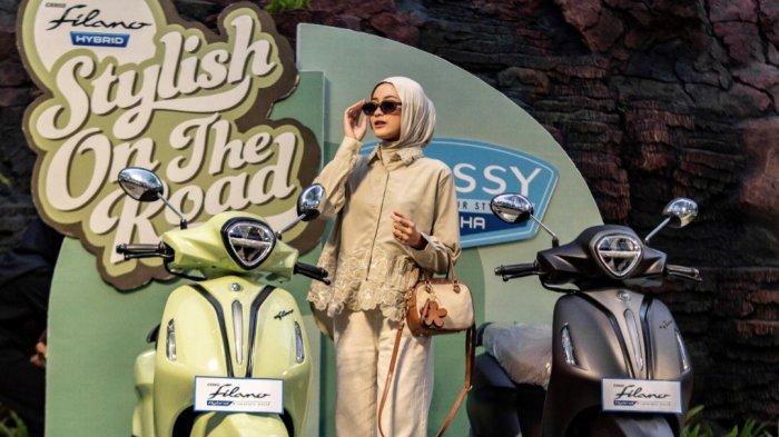 GRAND FILANO - Yamaha mengadakan kegiatan Grand Filano Stylish On The Road (SOTR) yang diselenggarakan secara serentak di seluruh Indonesia dan dihadiri oleh ribuan pengendara Grand Filano Hybrid dengan tema outfit Sage Green. SOTR) yang dilakukan serentak di 17 Kota 