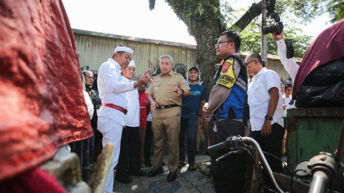 SIDAK - Gubernur Jawa Barat Dedi Mulyadi dan Wali Kota Bandung Muhammad Farhan menegaskan komitmen kolaboratif dalam penataan trotoar serta penertiban warung semi permanen dan parkir liar di area Pasteur.