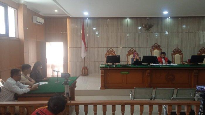 Gugatan praperadilan yang dilayangkan tiga tersangka dalam kasus Subang, ditolak majelis hakim. Putusan majelis hakim dibacakan oleh Hakim tunggal, Harry Suptanto di Pengadilan Negeri Bandung, Selasa (19/12/2023).