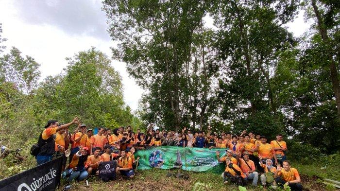 Caldera Adventure merayakan Hari Ulang Tahun ke- 18 dengan melakukan penanaman pohon bambu di  blok Kiara Gendol Taman Nasional Gunung Halimun Salak (TNGHS), Kecamatan Cikidang, Kabupaten Sukabumi pada Minggu (24/11/2024).