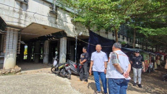 Calon Wali Kota Bandung, Haru Suandharu bertemu dan menyapa masyarakat di wilayah Gedebage tepatnya Perumahan Adipura, Jumat (25/10/2024). Sejumlah masyarakat hadir yang didominasi emak-emak ini pun melakukan kegiatan dengan bersenam dahulu dan dilanjut sarapan bersama.