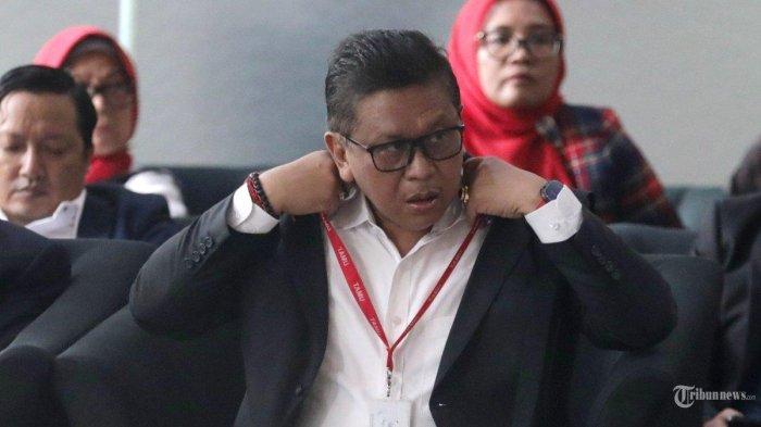 Hasto Kristiyanto tiba di Gedung KPK, Jakarta, Senin (13/1/2025). Sekjen PDIP diperiksa sebagai tersangka kasus dugaan suap Pergantian Antarwaktu (PAW) Anggota DPR dan perintangan penyidikan eks kader PDI-P Harun Masiku.
