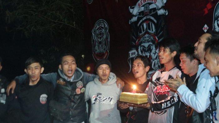 Honda Sonic Club Bandung (HSCB), klub pengguna Honda Sonic 150R di kota Bandung, merayakan hari jadinya yang ke-8. Acara yang bertajuk 