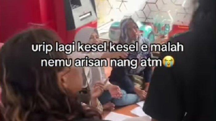 Video viral ibu-ibu arisan di dalam gerai ATM menolak keluar. 