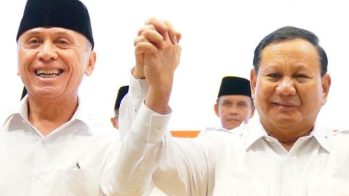 Wakil Ketua Dewan Pembina Partai Gerindra Mochamad Iriawan bersama Ketum Partai Gerindra, Prabowo Subianto. Iwan Bule sangat mengapresiasi kenaikan pangkat jenderal kehormatan (Hor) bintang empat kepada Menteri Pertahanan Prabowo Subianto yang diberikan oleh Presiden Joko Widodo.