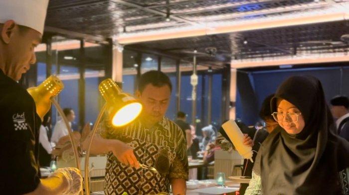 Menyambut datangnya bulan suci Ramadhan, Hotel Santika Pasirkaliki Bandung menawarkan promo berbuka puasa “Iftar at Ambara Rooftop” yang akan menyajikan lebih dari 30 variasi menu masakan dengan khas Nusantara hingga Timur Tengah.