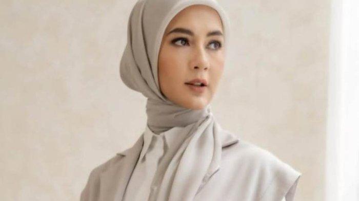 IMPIAN PAULA TERWUJUD - Postingan foto Paula Verhoeven pada Jumat 7 Februari 2025 di akun Instagram @paula_verhoeven. Impian Paula Verhoeven di bidang fashion akhirnya terwujud usai pisah dari Baim Wong. 