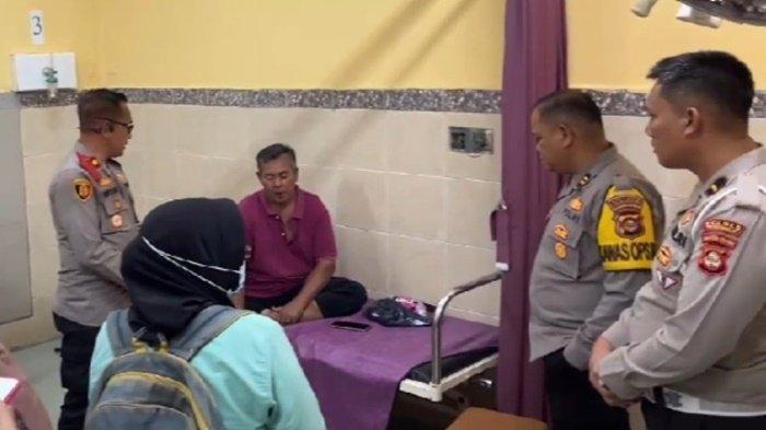Wakapolres Prabumulih Kompol Eryadi Yuswanto membesuk Jauhari, korban yang ditabrak dan ditendang polisi.