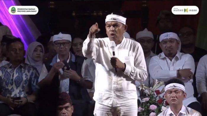 DEDI MULYADI MARAH - Ekspresi Wajah KDM Memarahi Suporter Persikas Subang yang buat ulah di acara KDM Nganjang Ka Rakyat.