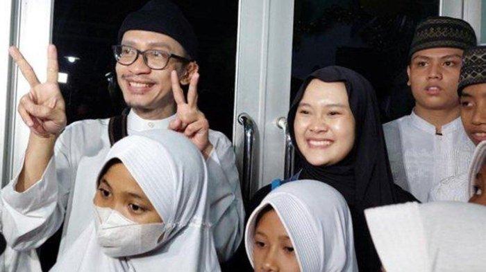 Heboh, Aming Digosipkan Dekat dengan Alma Thania, Eks Putih Abu Abu ...