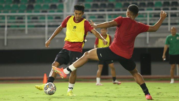 Kakang Rudianto saat menjalani pemusatan latihan bersama Timnas U-20 Indonesia. Ia masuk dalam daftar pemain yang akan berlaga di Kualifikasi Piala AFC U-20 2023.