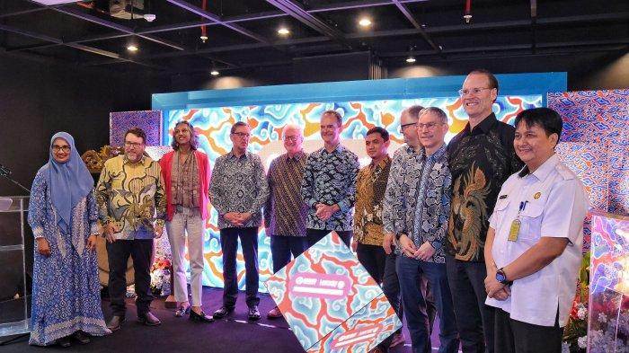 Kampus Deakin University Lancaster University Indonesia (DLI) resmi hadir di Kota Kembang.  Kampus yang berada di Jalan Mochammad Toha No 77, Kota Bandung ini hasil kolaborasi Inggris-Australia, membuka peluang baru bagi pendidikan transnasional dan mahasiswa Indonesia. 