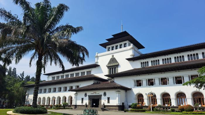 GEDUNG SATE - Kantor Gubernur Jawa Barat di Kota Bandung.