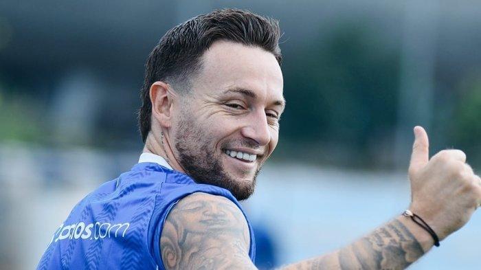 Kapten Persib Marc Klok dan para pemain sudah kembali berlatih di Lapangan Pendamping Stadion GBLA, Kota Bandung, Senin (30/6/2025)