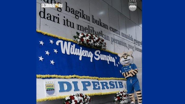 KARANGAN BUNGA - Karangan Bunga petunjuk pemain baru yang akan diumumkan Persib Bandung besok, Rabu (16/7/2025).