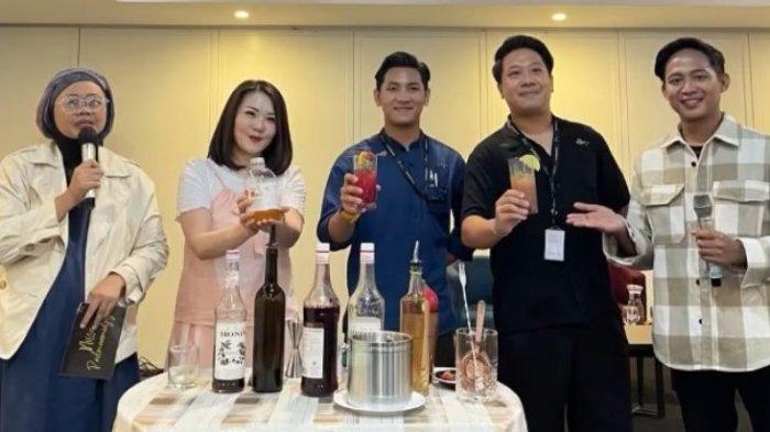Kelas Kombucha yang berlangsung di Hotel De Braga by Artotel Bandung pada hari Sabtu, 21 September 2024