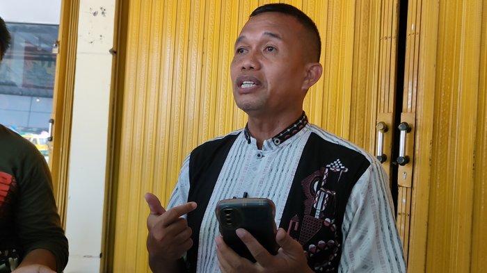 Kepala SMPN 1 Pasekan, Eko Raharjo meluruskan kejadian kecelakaan hebat yang menimpa 4 siswanya di Desa/Kecamatan Pasekan, Kabupaten Indramayu, Jumat (1/3/2024)