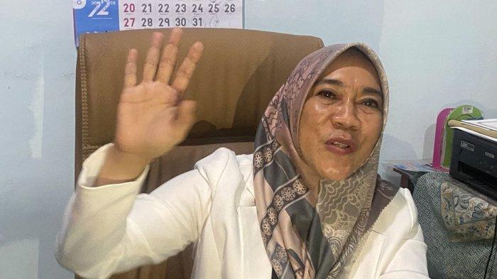 KEPSEK YANG DIDEMO - Kepala Sekolah MAN 2 Kota Bekasi Nina Indriana saat ditemui di MAN 2 Kota Bekasi, Mustika Jaya, Kota Bekasi pada Selasa (18/2/2025).