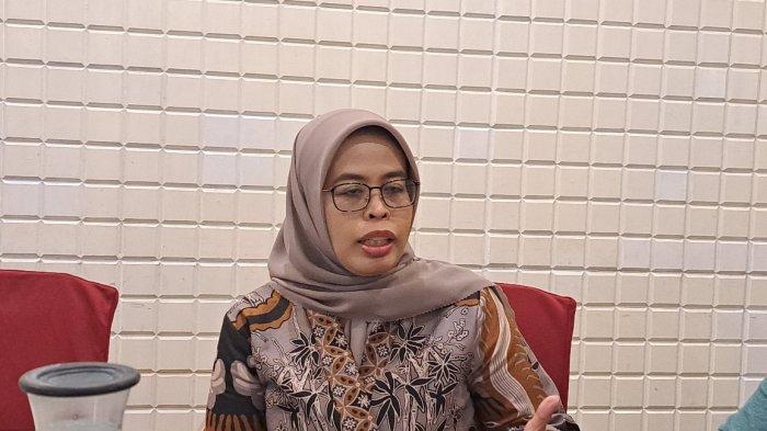 Ketua KPU Jabar Ummi Wahyuni di sela Rapat Koordinasi Persiapan Pelaksanaan Tahapan Pemilihan Gubernur dan Wakil Gubernur Tahun 2024 KPU Jabar di Bandung, Selasa (30/2/2024).