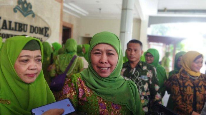Ketua Umum PP Muslimat Nahdlatul Ulama, Khofifah Indar Parawansa, hadir dalam Konferensi Wilayah XII Muslimat NU Jawa Barat di Hotel Grand Pasundan, Kota Bandung, Sabtu (15/7/2023). 