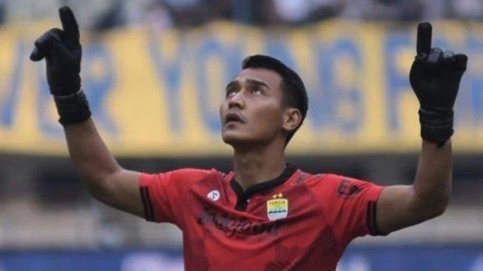 Kiper Persib Bandung Reky Rahayu. Reky berhasil membuat bobotoh 